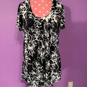 Women’s Pleated Top Black & white Size M 10/12